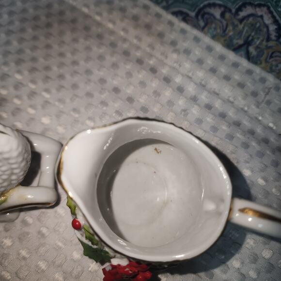 VINTAGE HOBNAIL HOLLYWARE EUC PORCELAIN SLEIGH  AND PITCHER COMBO COLLECTIBLE - Picture 3 of 6